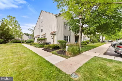 2402 Shurlock Ct # -B, Mount Laurel, NJ 08054