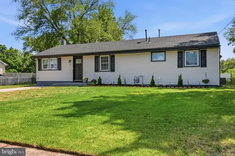 3 Stagecoach Rd, Southampton, NJ 08088