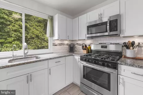 Kitchen - 907 Russo Dr, Westampton, NJ 08060 photo 2 of 3