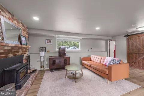 Living - 907 Russo Dr, Westampton, NJ 08060 photo 2 of 2