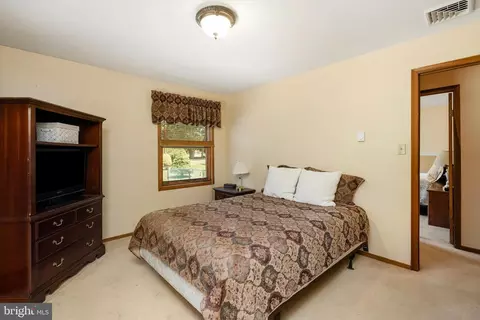 Bedroom - 6 Eleanor Dr, Wrightstown, NJ 08562 photo 2 of 5