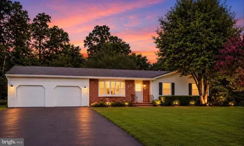 6 Eleanor Dr, Wrightstown, NJ 08562
