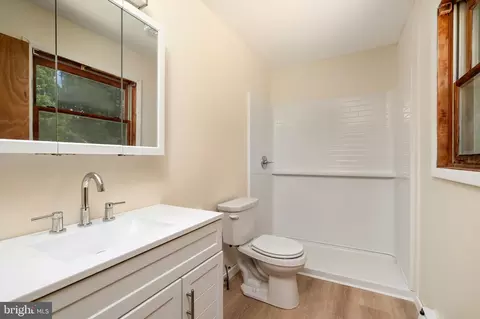Bath - 6 Eleanor Dr, Wrightstown, NJ 08562 photo 2 of 2