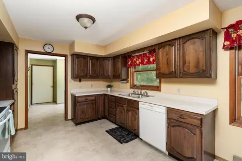 Entry Way - 6 Eleanor Dr, Wrightstown, NJ 08562 photo 1 of 1
