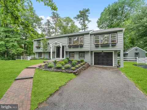 187 S Lakeside Dr E, Medford, NJ 08055