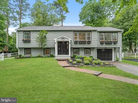187 S Lakeside Dr E, Medford, NJ 08055