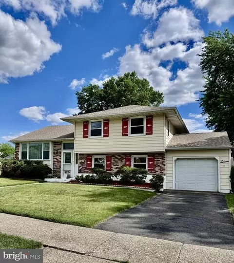 7 Cedar Mill Ln, Mount Holly, NJ 08060