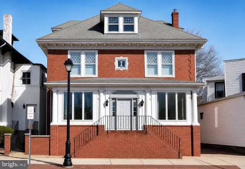 467 High St, Burlington, NJ 08016