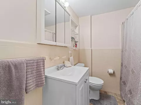 Bath - 52 Devon Rd, Mount Holly, NJ 08060 photo 2 of 5