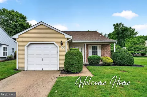 10 Opal Ct, Mount Laurel, NJ 08054
