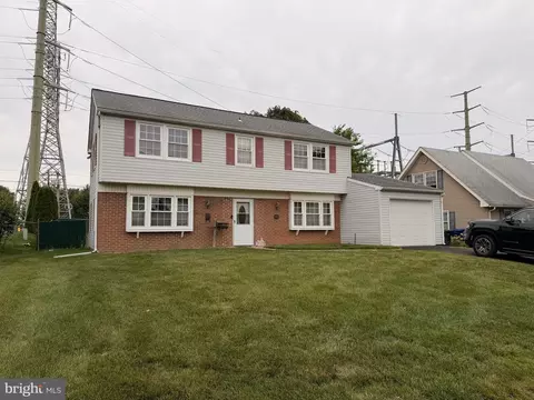 51 Garland Ln, Willingboro, NJ 08046