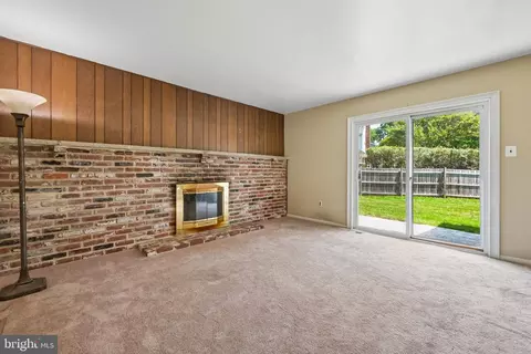 Living - 649 Cornwallis Dr, Mount Laurel, NJ 08054 photo 3 of 4