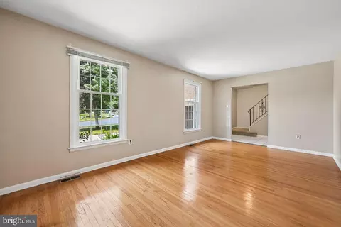 Living - 649 Cornwallis Dr, Mount Laurel, NJ 08054 photo 1 of 4