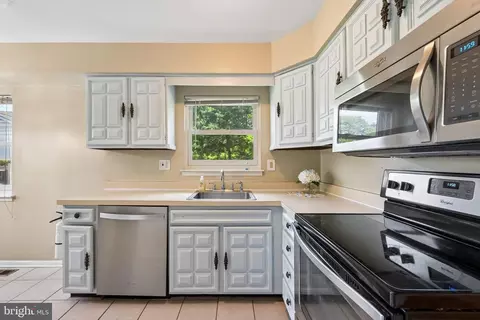 Kitchen - 649 Cornwallis Dr, Mount Laurel, NJ 08054 photo 2 of 3