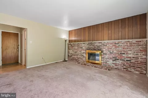 Living - 649 Cornwallis Dr, Mount Laurel, NJ 08054 photo 4 of 4
