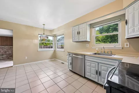 Kitchen - 649 Cornwallis Dr, Mount Laurel, NJ 08054 photo 3 of 3
