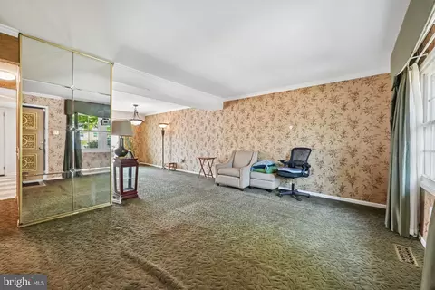 24 Rittenhouse Ct, Willingboro, NJ 08046