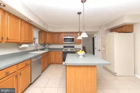 Kitchen - 101 Handler Dr, Burlington, NJ 08016 photo 3 of 4
