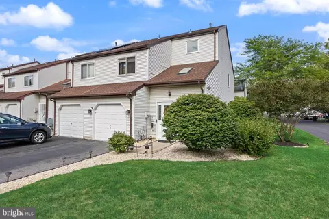 19 Cinnamon Dr, Lumberton, NJ 08048