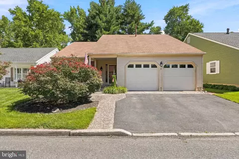 9 Stonybrook Ct, Medford, NJ 08055