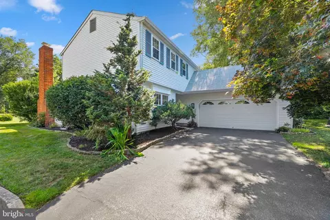 5 Westwood Ct, Medford, NJ 08055