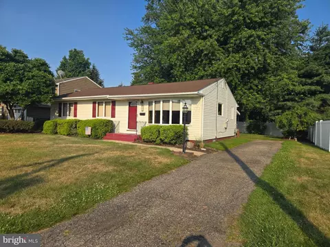 8 Hunt Rd, Bordentown, NJ 08505