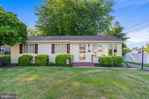 8 Hunt Rd, Bordentown, NJ 08505