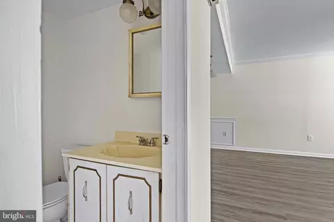 Entry Way - 222 Shady Ln, Marlton, NJ 08053 photo 5 of 9