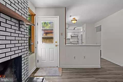 Entry Way - 222 Shady Ln, Marlton, NJ 08053 photo 4 of 9