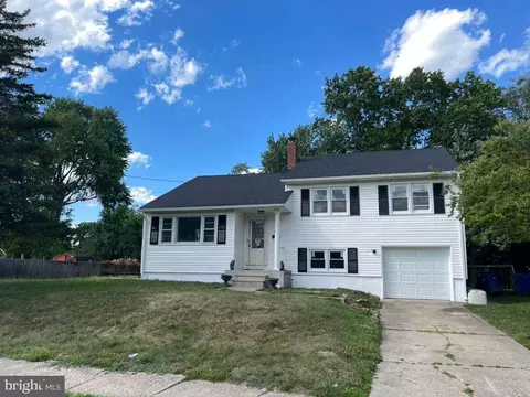 4 Kelly Ct, Mount Holly, NJ 08060