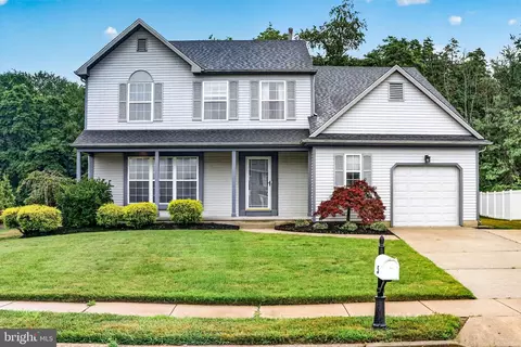 5 Elkins Ln, Marlton, NJ 08053