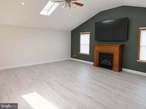 Living - 514 Filmore St, Riverside, NJ 08075 photo 4 of 6