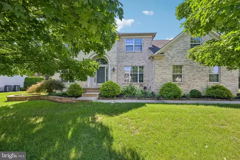 7 Longfellow Ln, Hainesport, NJ 08036