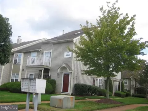 706 B Trescott Pl, Mount Laurel, NJ 08054