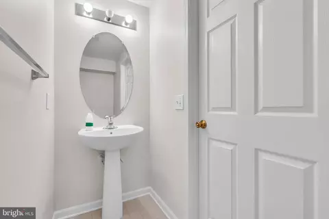 Entry Way - 25 Charles Cir, Delanco, NJ 08075 photo 4 of 4