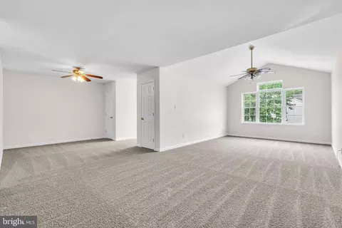 Living - 25 Charles Cir, Delanco, NJ 08075 photo 4 of 5