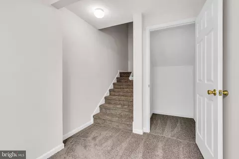 Entry Way - 25 Charles Cir, Delanco, NJ 08075 photo 3 of 4