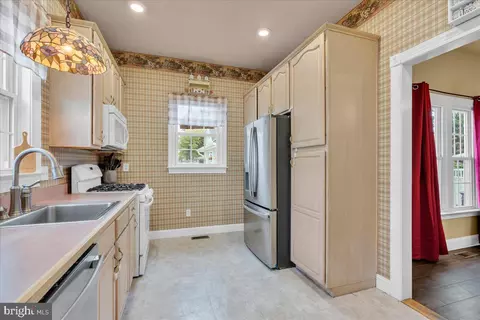 Kitchen - 130 E Hancock St, Riverside, NJ 08075 photo 2 of 2