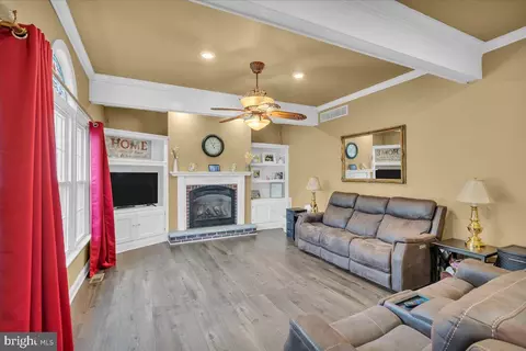 Living - 130 E Hancock St, Riverside, NJ 08075 photo 1 of 3