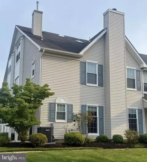 305 Oliphant Ln, Mount Laurel, NJ 08054