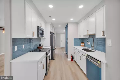 Kitchen - 20 Oleander Ct, Mount Laurel, NJ 08054 photo 1 of 2