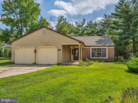 20 Oleander Ct, Mount Laurel, NJ 08054