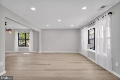 Entry Way - 20 Oleander Ct, Mount Laurel, NJ 08054 photo 4 of 6