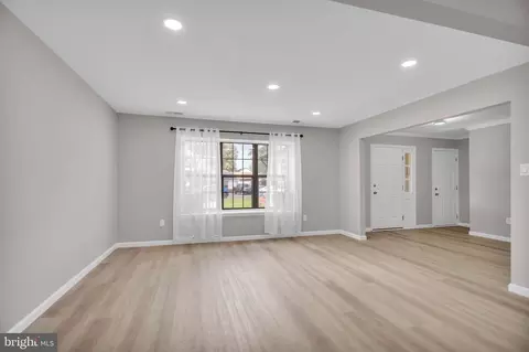 Living - 20 Oleander Ct, Mount Laurel, NJ 08054 photo 1 of 2