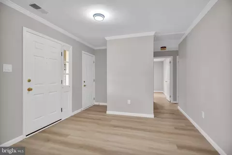 Entry Way - 20 Oleander Ct, Mount Laurel, NJ 08054 photo 3 of 6