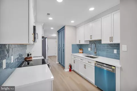 Kitchen - 20 Oleander Ct, Mount Laurel, NJ 08054 photo 2 of 2