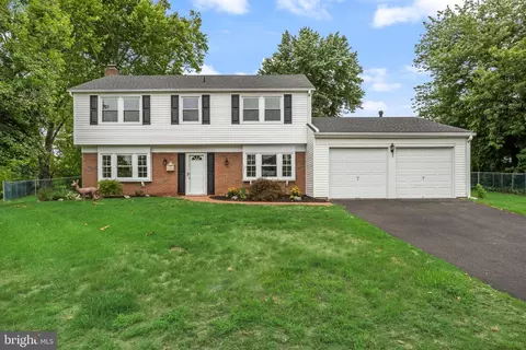22 Tarpon Ct, Willingboro, NJ 08046