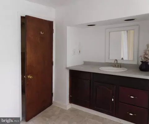 Entry Way - 83 E 2nd St E, Moorestown, NJ 08057 photo 4 of 9