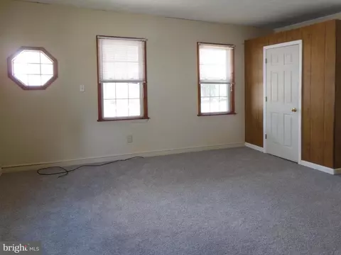 Living - 83 E 2nd St E, Moorestown, NJ 08057 photo 3 of 8