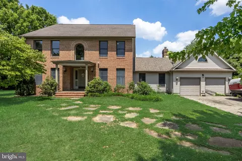 4 Candlelight Dr, Beverly, NJ 08010